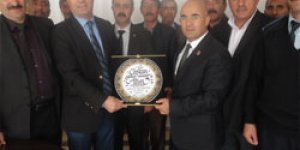 Coşkun Altun’a Teşekkür Plaketi