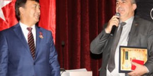 Erkan Koçali’ye İpekyolu Hizmet Nişanı