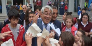 Başkan’a Sokakta Sevgi Seli