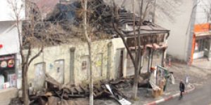 Tarihi binada yangın çıktı