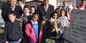 Şair Hıfzı, Mezarı Başında Anıldı