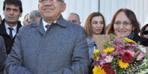 Kars Başkanını Bağrına Bastı