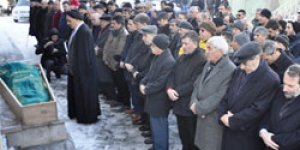 Sezer Gözyaşları Arasında Toprağa Verildi