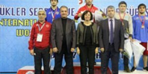 Karslı Güreşçiden altın madalya