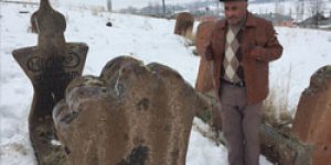 Bu Mezarlıktaki Taşlar Konuşuyor