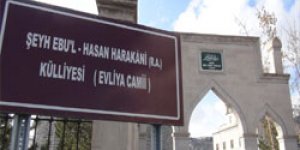 Harakani Türbesine Ziyaretçi Akını