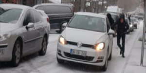 Caddeler buz pistine döndü