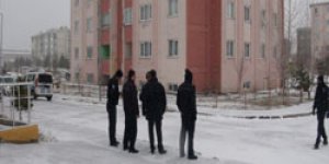 Karsta şüpheli çanta polisi alarma geçirdi