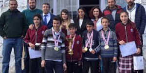 Kümbetli Ortaokulu Atletizmde İl Birincisi