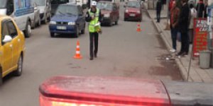 Kamyonet yaşlı vatandaşa çarptı