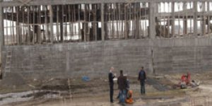 İnşaat işçisi akıma kapıldı