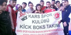 Rakiplerini nakavt ettiler