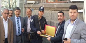 Polislere Çikolata Tadında Ziyaret