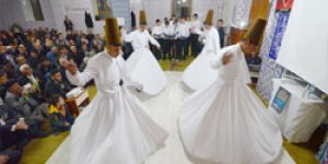 Peygamber sevgisi camiye sığmadı