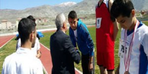 Esmeray uzun atlamada ikinci oldu