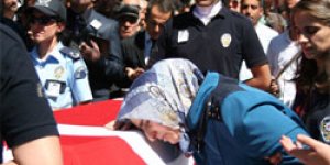 Karslı Şehidin Eşini Örnek Gösterdi