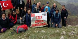 Anneler İçin 15 Kilometre Yürüdüler
