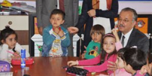 Öğrencilere Kuru Üzüm Dağıtıldı