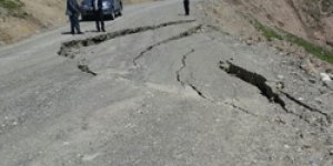 Yağmur Suları Kars’ta Yolları Yardı