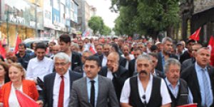 Kars’ta demokrasi nöbeti devam