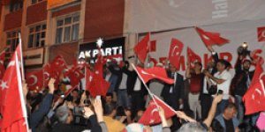 Darbe girişimine tepkiler sürüyor