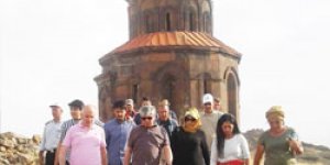 Vali Doğan, Ani’de incelemelerde bulundu