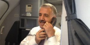 Arslan,uçakta anons yaparak bayramlaştı