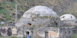 Cuma Hamamı kaderine terk edildi