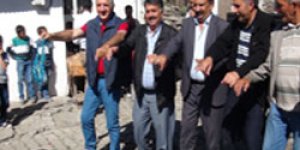 Beyribey düğünde baş barı çekti