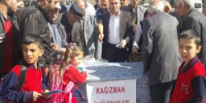 Demokrasi şehitleri için helva dağıtıldı