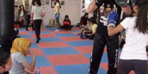 Bayan öğrenciler Kick Boks’a yönlendiriliyor