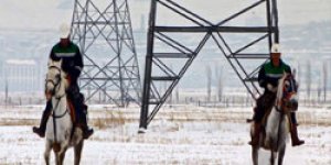 Kırsalda kaçak elektriğe karşı atlı ekip