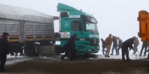 Digor yolunda kar ve tipi etkili oluyor