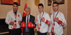 Vali Doğan boksörleri kabul etti