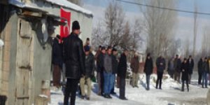 Şehidin baba ocağı bayraklarla donatıldı
