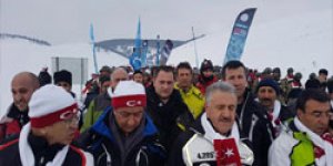 Türkiye Şehitleri ile Yürüyor