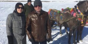 Vali, Çıldır Gölü’nde atlı kızakla gezdi