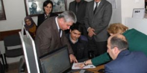 Vali Doğan Sıra Bekleyip Müracaat Etti