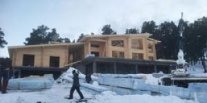 Sarıkamış’ta Kütük ev tamamlanıyor