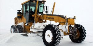 Kar yağışı yolları ulaşıma kapattı