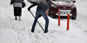 Kars’ı kar ve tipi esir aldı