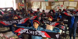 Öğrencilere kışlık atkı, bere ve şapka