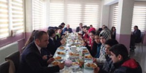 Başarılı öğrencilerle kahvaltı