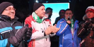 Sarıkamış’ta Mahmut Tuncer’den sıcak konser