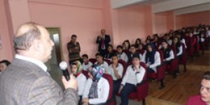Aygan, öğrencileri bilgilendirdi