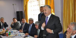Bakan Arslan, muhtarlarla buluştu