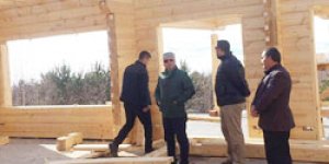 Vali Doğan Kütük Ev’de