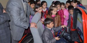 Kars’ta öğrencilere trafik eğitimi