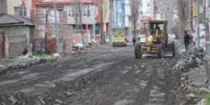 Yol ve kaldırım çalışmaları başladı