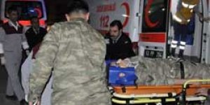 Karsta askeri araç devrildi: 6 yaralı